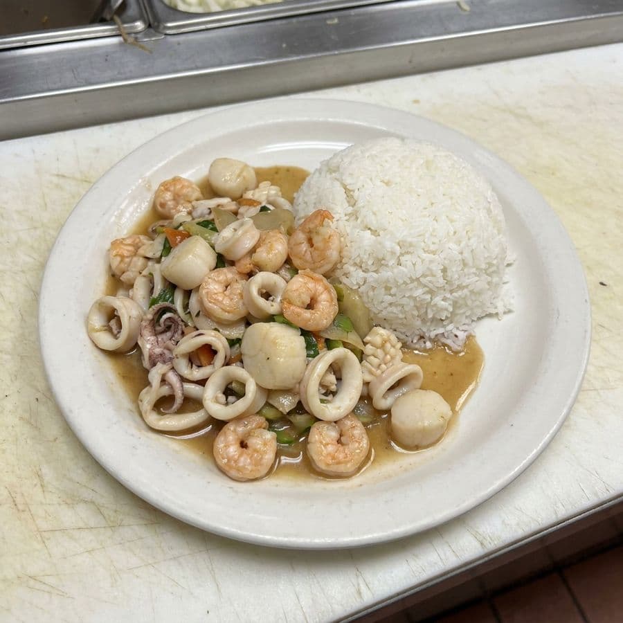 Stir Fried Seafood with Steamed Rice (Hài Sàn Xào)